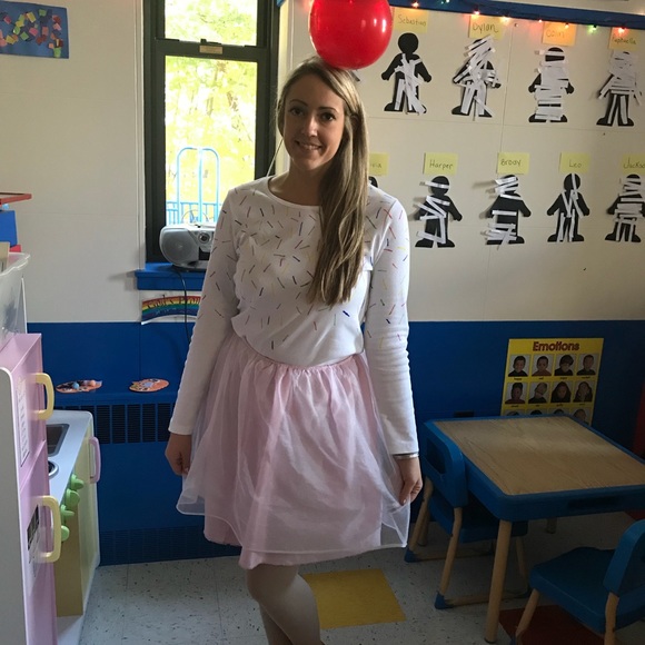 🎉🌀MEET YOUR POSHER! 👋♥️ - Picture 3 of 8